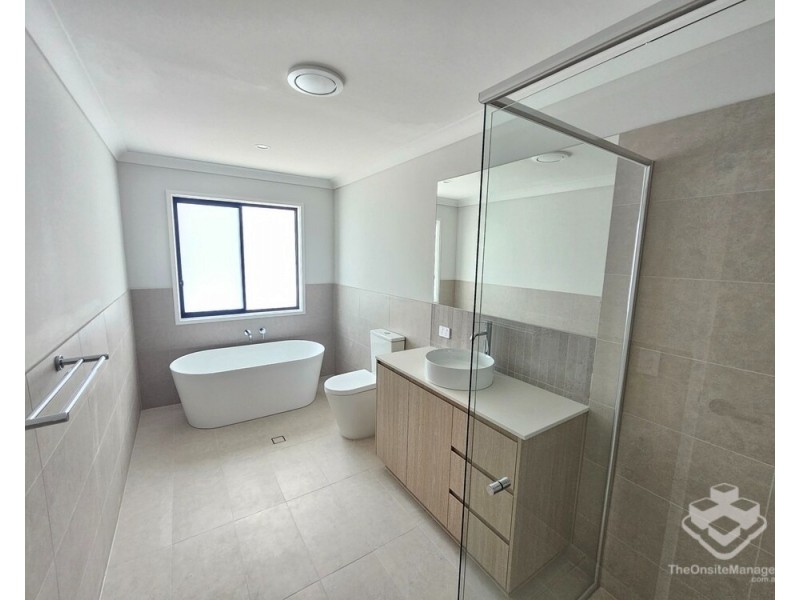 9/74 FINNEGAN WAY, Coomera QLD 4209