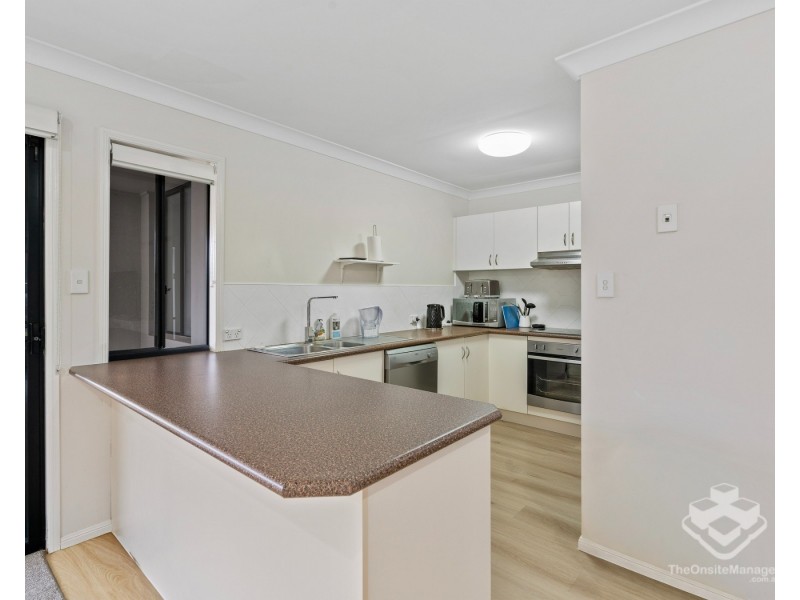 3 Madasin Close, Arundel QLD 4214