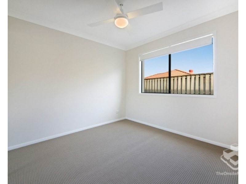 3 Madasin Close, Arundel QLD 4214