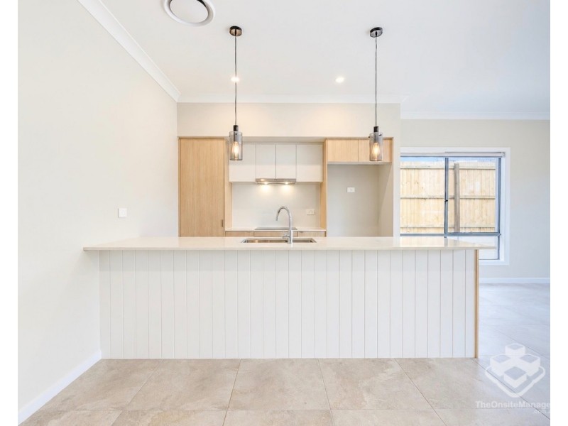 16 Suncrest Mews, Redbank Plains QLD 4301