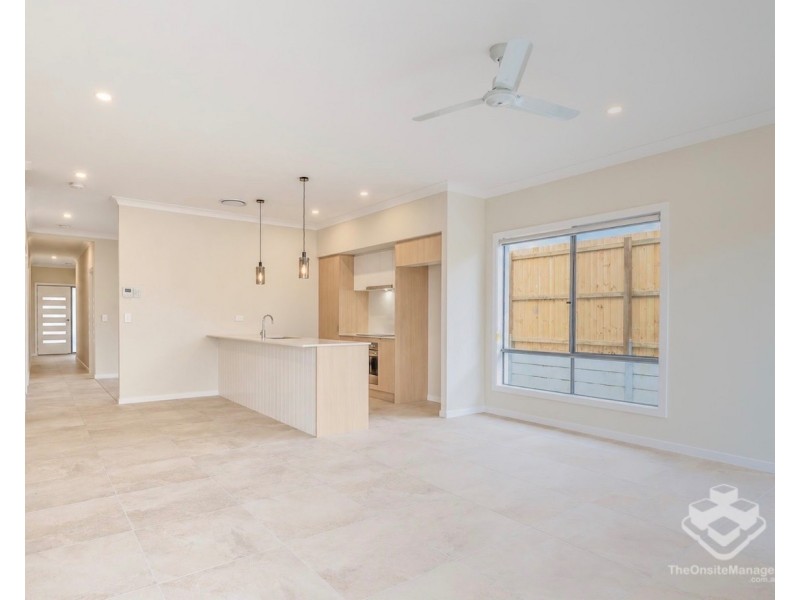 16 Suncrest Mews, Redbank Plains QLD 4301