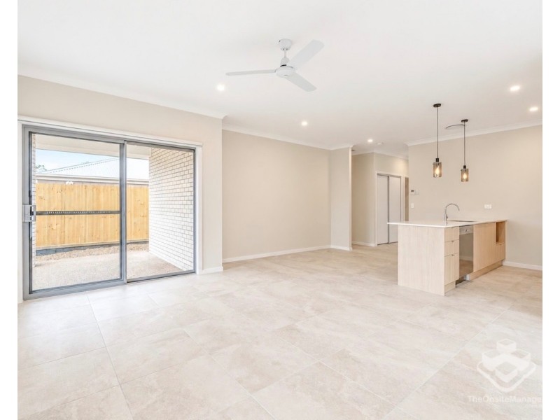16 Suncrest Mews, Redbank Plains QLD 4301