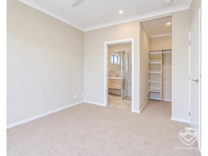 16 Suncrest Mews, Redbank Plains QLD 4301