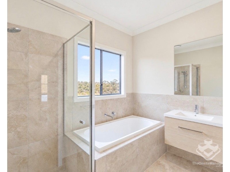 16 Suncrest Mews, Redbank Plains QLD 4301