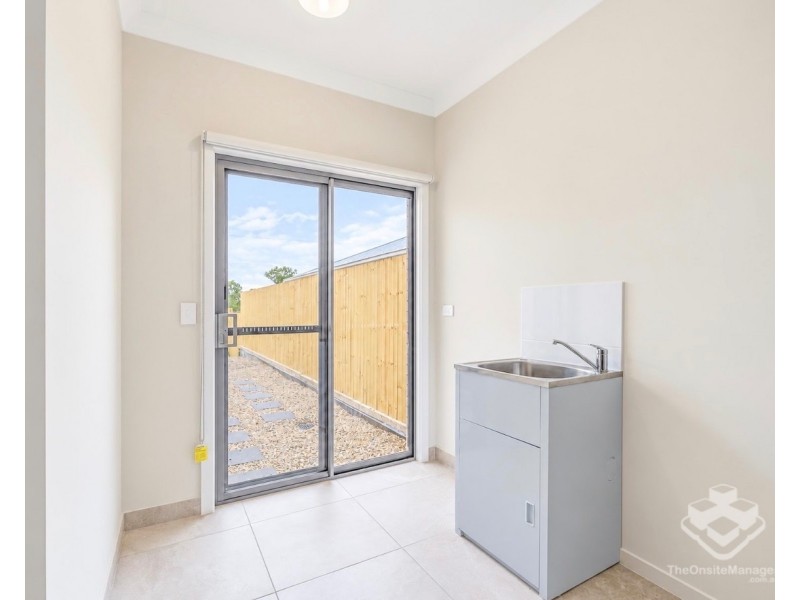 16 Suncrest Mews, Redbank Plains QLD 4301