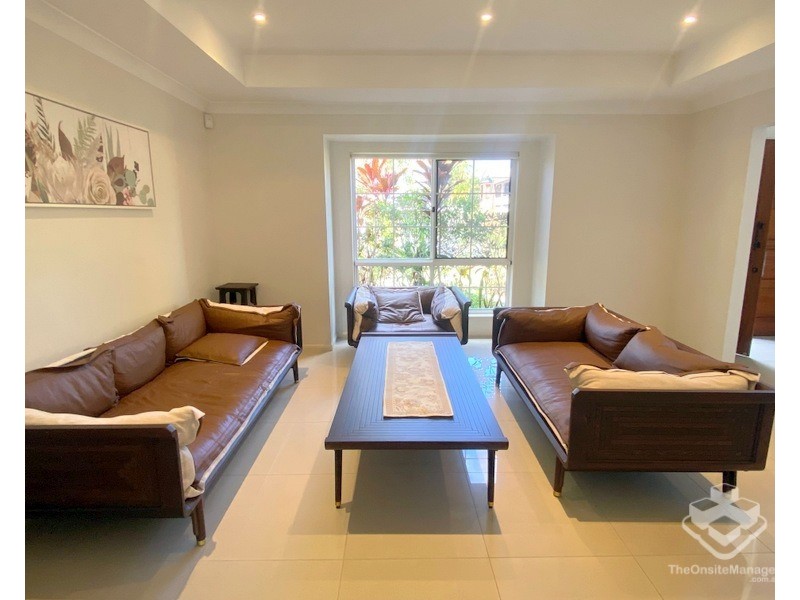 1 Turnberry Place, Carindale QLD 4152