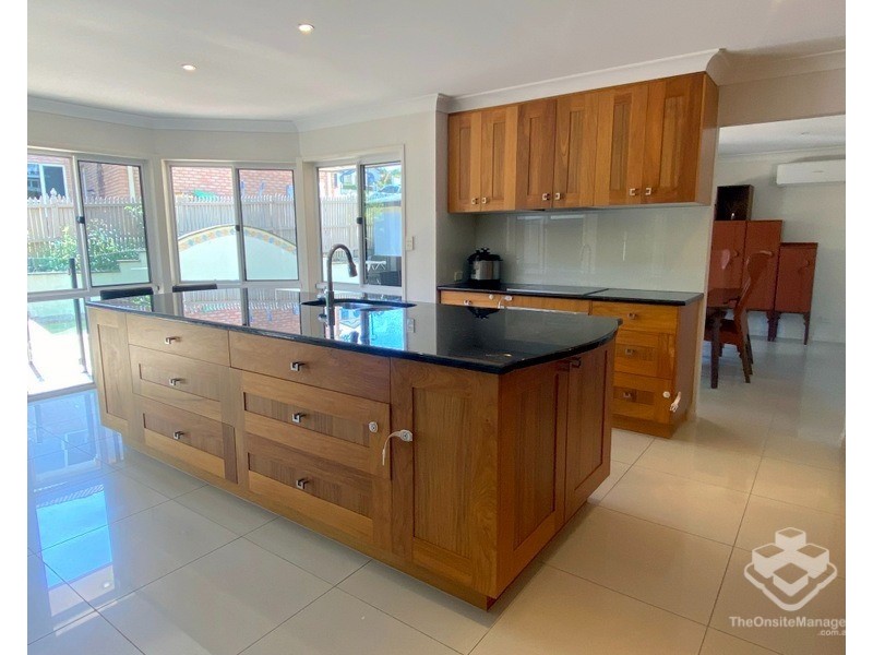 1 Turnberry Place, Carindale QLD 4152