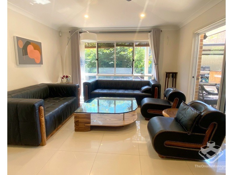 1 Turnberry Place, Carindale QLD 4152
