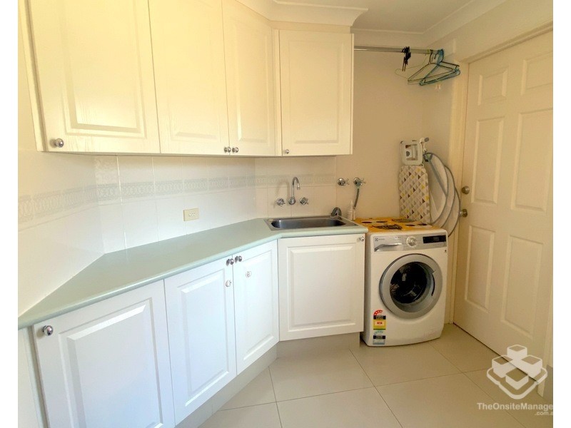 1 Turnberry Place, Carindale QLD 4152