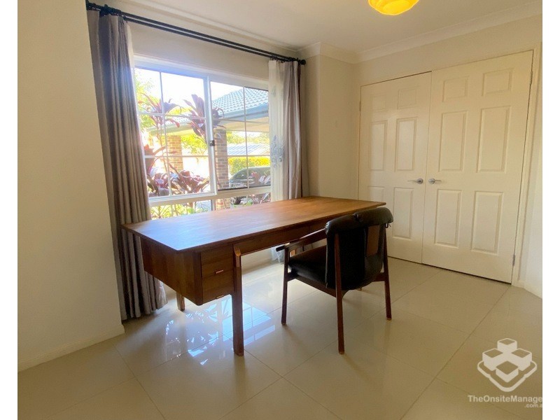 1 Turnberry Place, Carindale QLD 4152