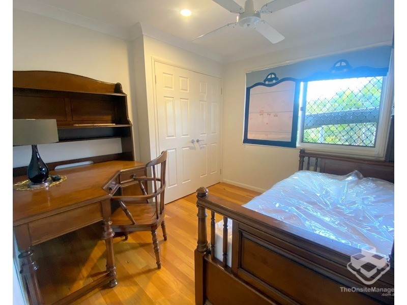 1 Turnberry Place, Carindale QLD 4152