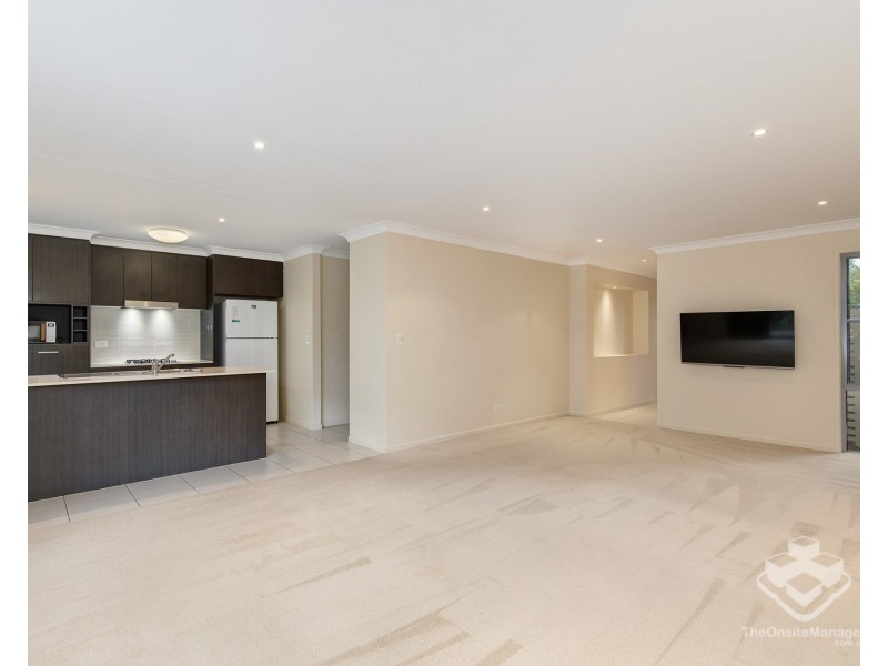 29/1 Belongil Street, Pacific Pines QLD 4211