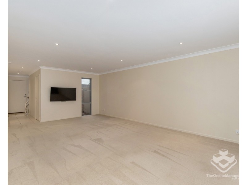 29/1 Belongil Street, Pacific Pines QLD 4211