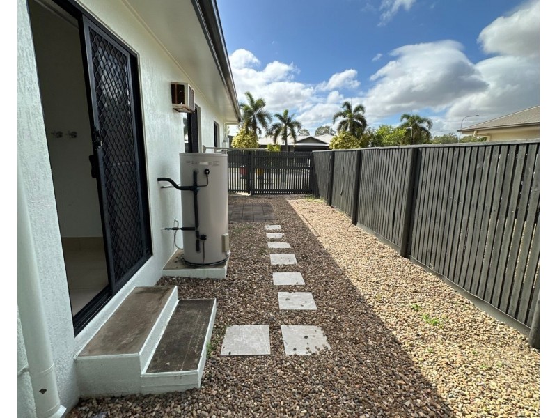 37 Eshelby Street, Bushland Beach QLD 4818