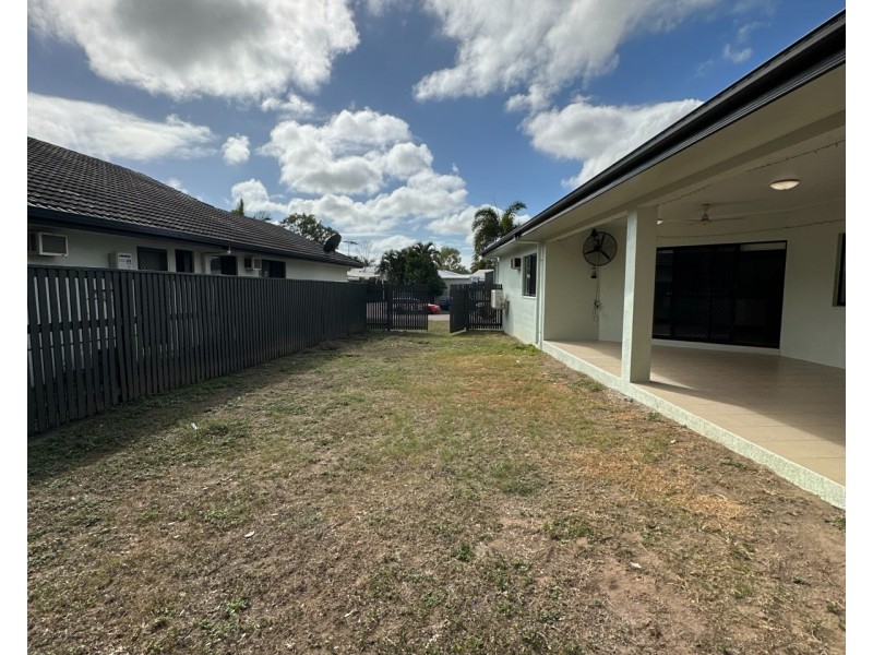 37 Eshelby Street, Bushland Beach QLD 4818