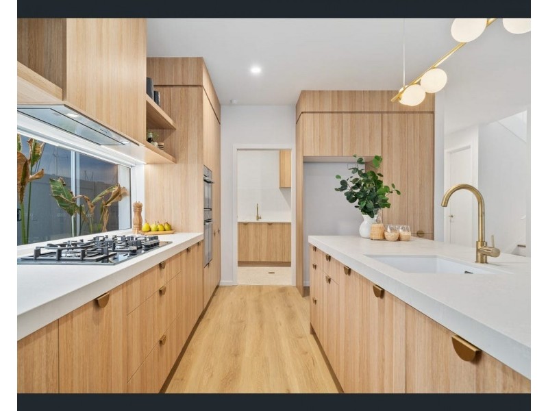 8981 The Point Circuit, Hope Island QLD 4212