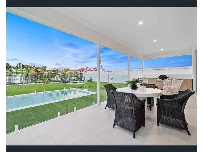 8981 The Point Circuit, Hope Island QLD 4212