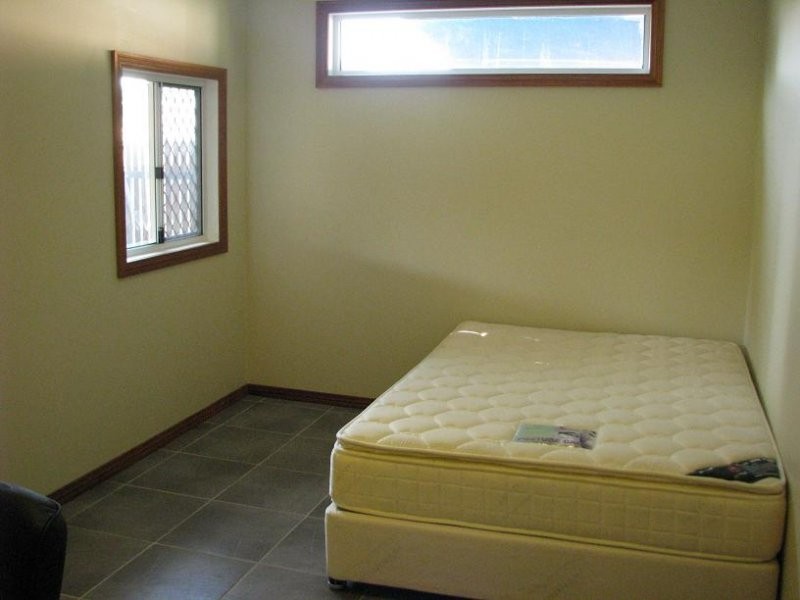 127B Messines Ridge Rd, Holland Park West QLD 4121