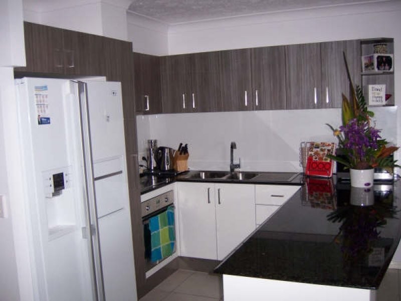 38 LABRADOR ST, Labrador QLD 4215