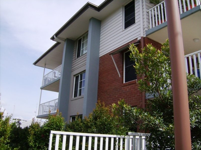 ID 7951, Labrador QLD 4215