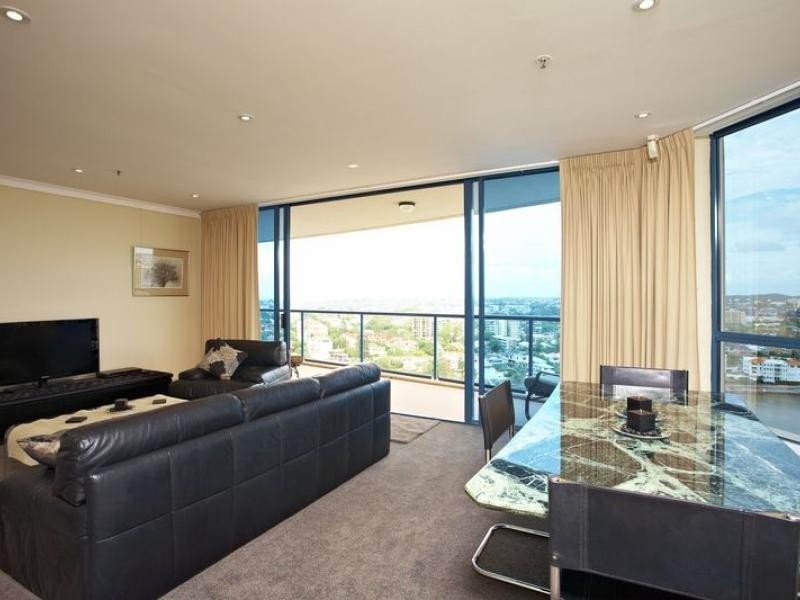 2 Goodwin Street, Kangaroo Point QLD 4169