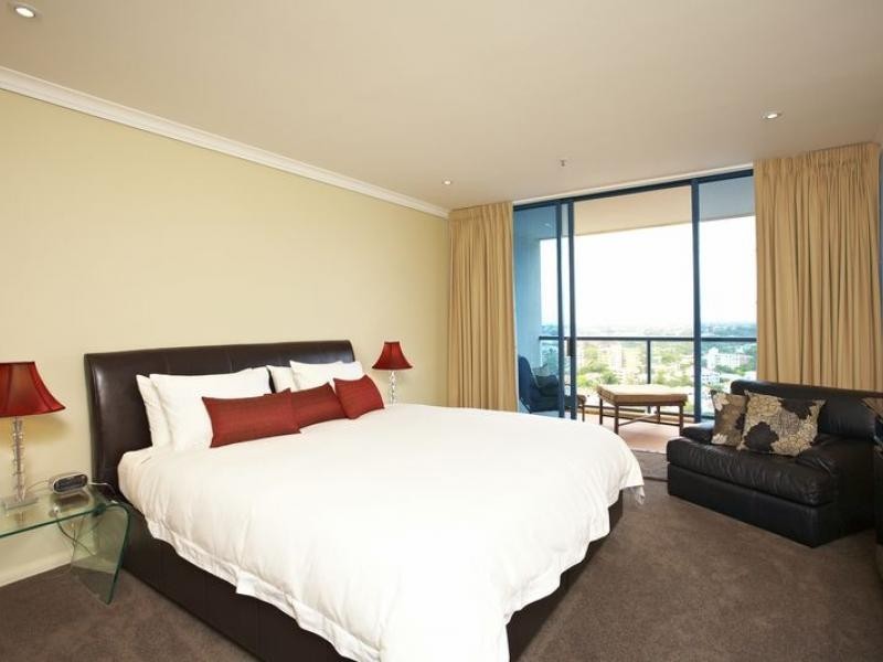 2 Goodwin Street, Kangaroo Point QLD 4169