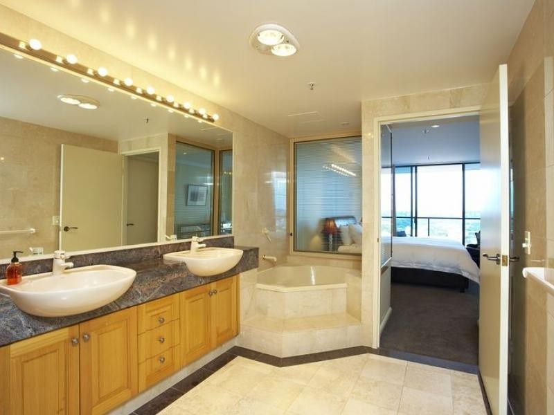 2 Goodwin Street, Kangaroo Point QLD 4169