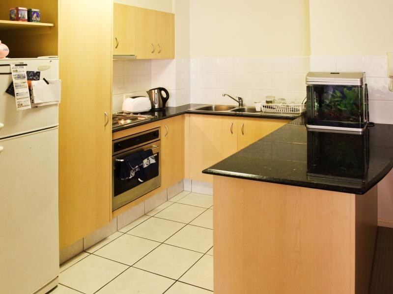 38 LABRADOR ST, Labrador QLD 4215