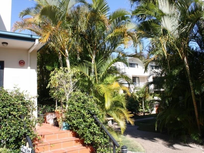 38 LABRADOR ST, Labrador QLD 4215