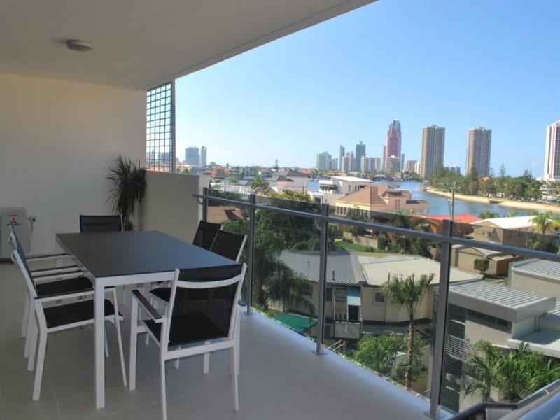53 Darrambal, Surfers Paradise QLD 4217
