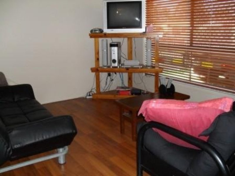 111 Limpus Street, Urangan QLD 4655