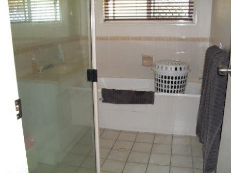 111 Limpus Street, Urangan QLD 4655