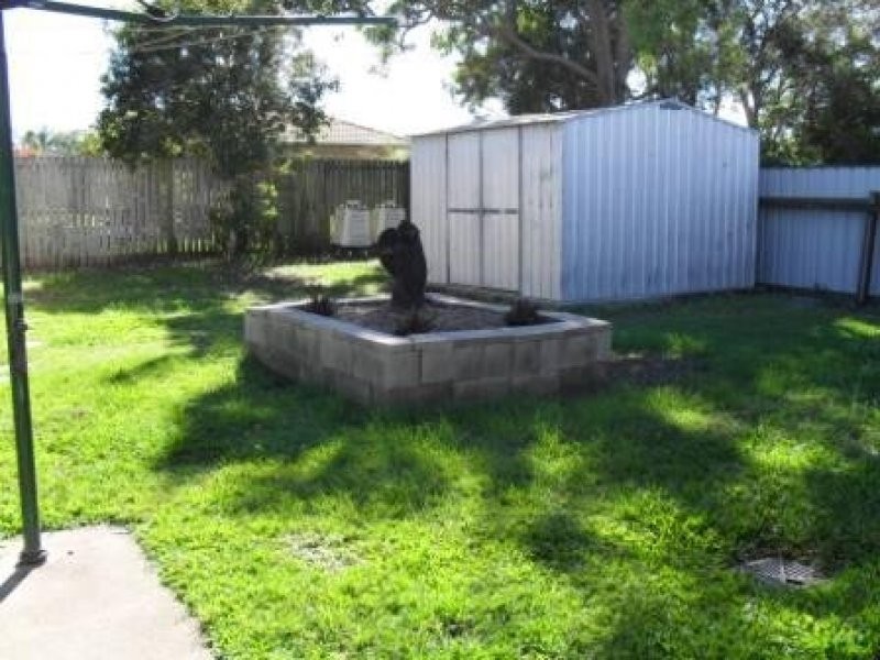 111 Limpus Street, Urangan QLD 4655