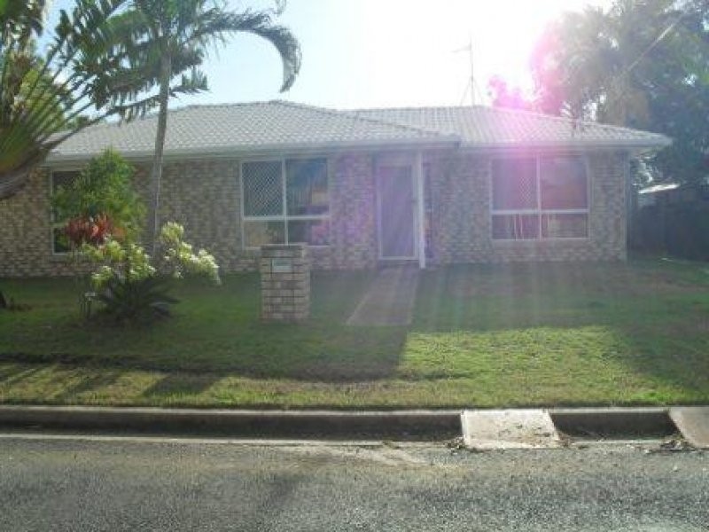 111 Limpus Street, Urangan QLD 4655