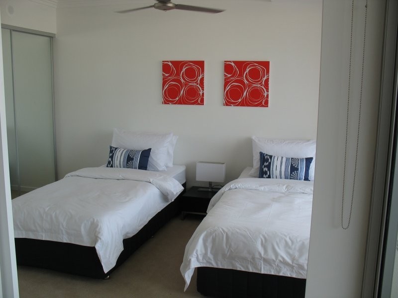 26/53 Darrambal, Chevron Island QLD 4217