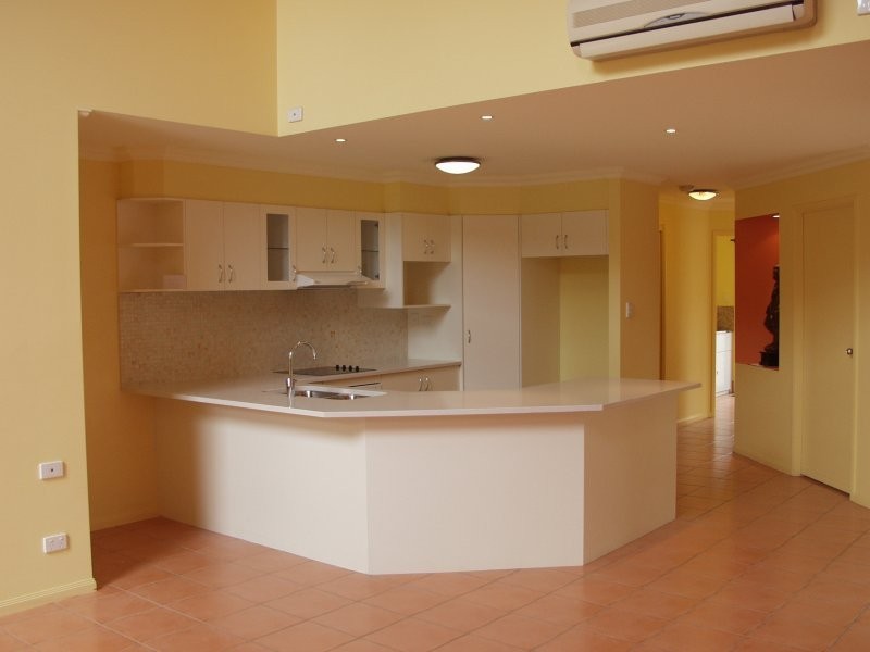 2/10 Bradford, Labrador QLD 4215