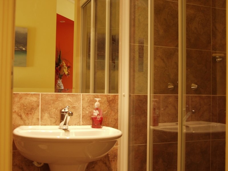 2/10 Bradford, Labrador QLD 4215