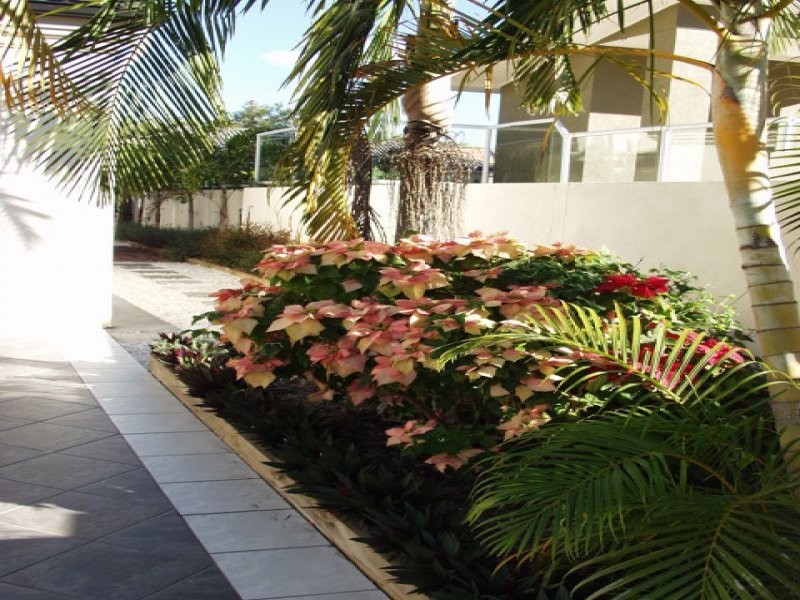 2/10 Bradford, Labrador QLD 4215