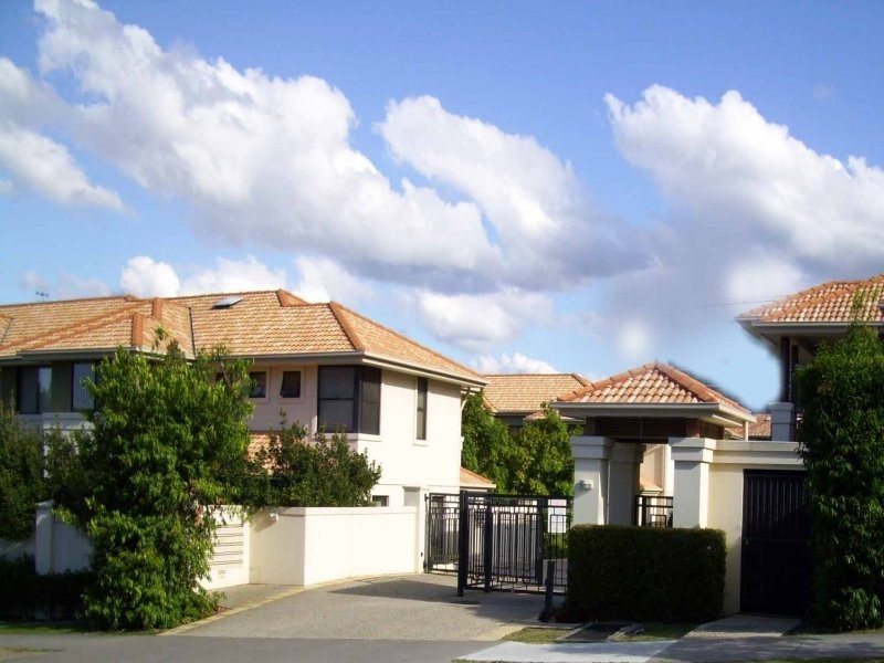 ID 8111, Varsity Lakes QLD 4227