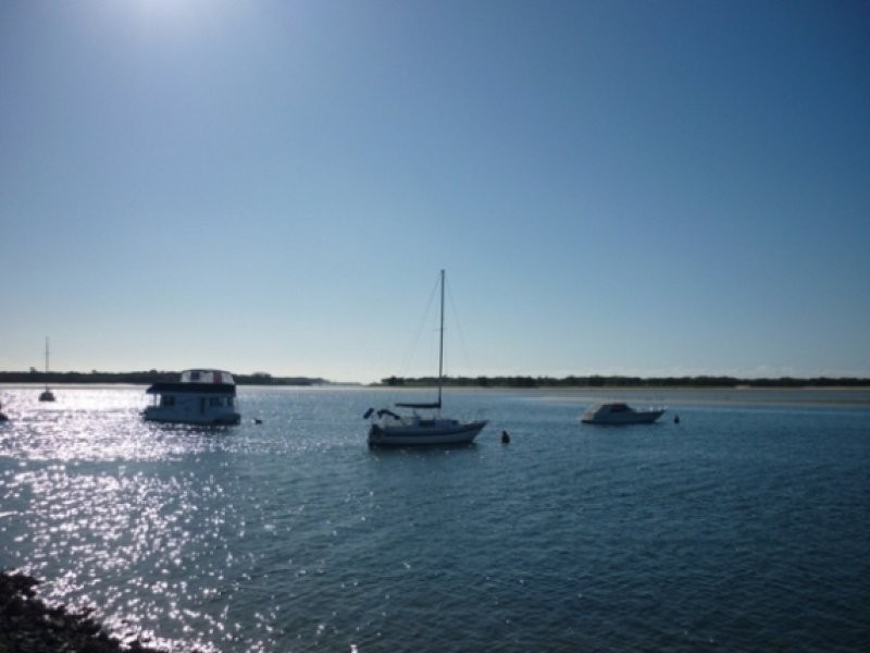 ID 8122, Labrador QLD 4215