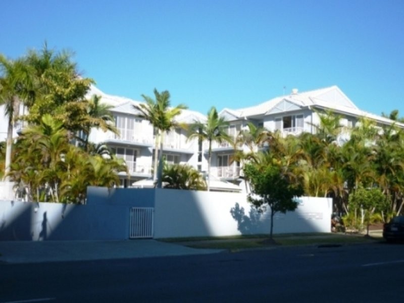 ID 8122, Labrador QLD 4215