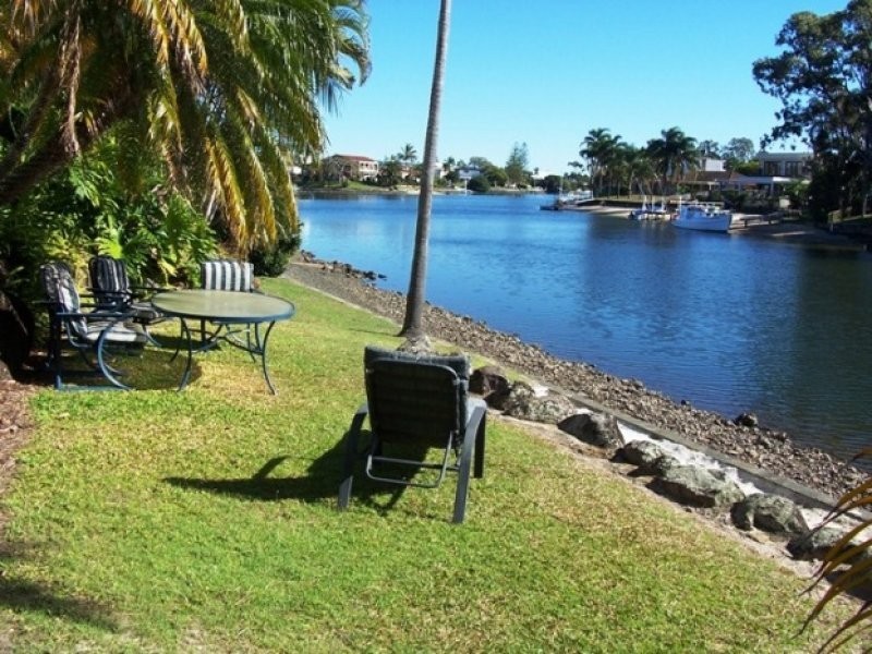 ID 8127, Broadbeach QLD 4218