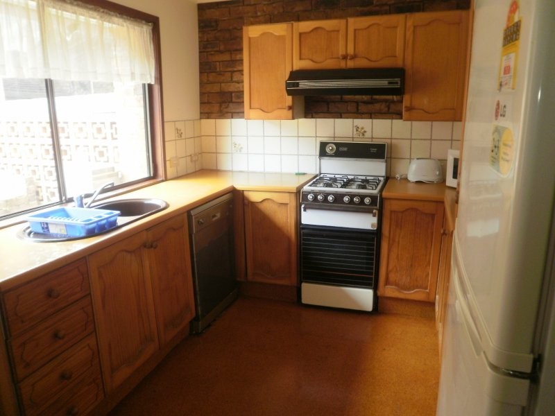 38 Barrett Street, Robertson QLD 4109