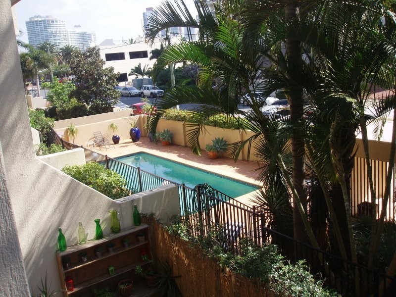 32 Woodroffe Avenue, Main Beach QLD 4217