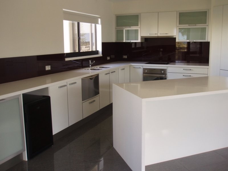 2 Admirality Drive, Paradise Waters QLD 4217