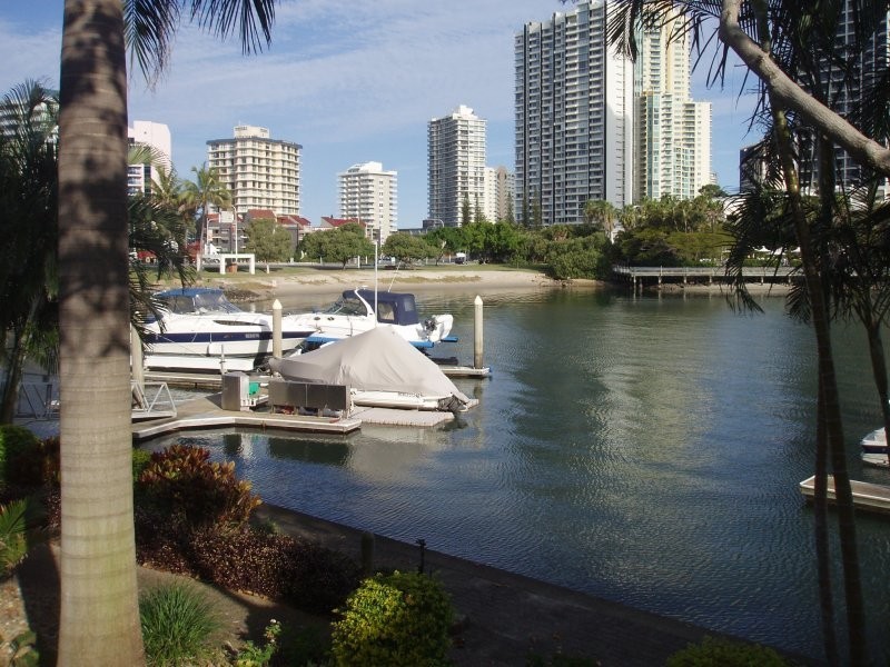2 Admirality Drive, Paradise Waters QLD 4217
