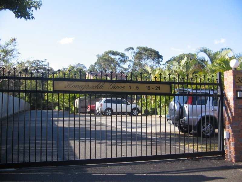 38 Barrett Street, Robertson QLD 4109