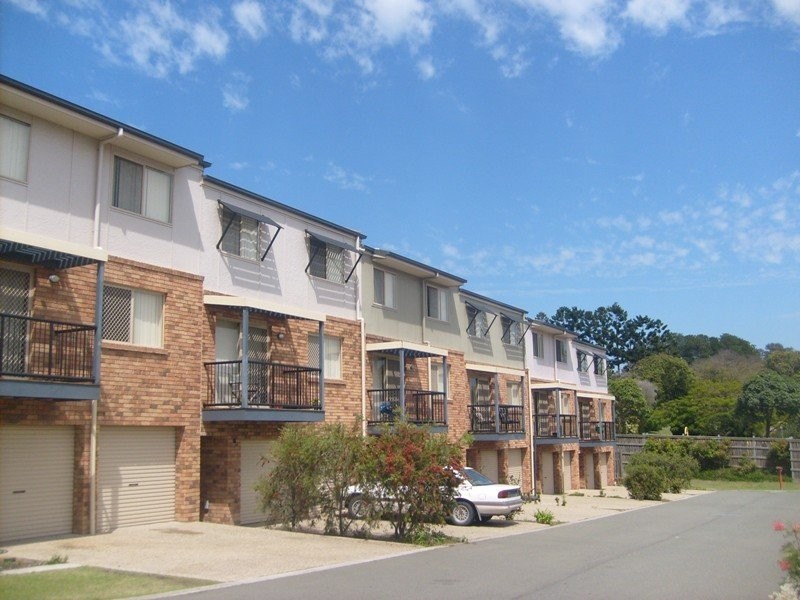 Oxley QLD 4075