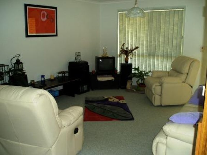 15 TRISTANIA ST, Urangan QLD 4655