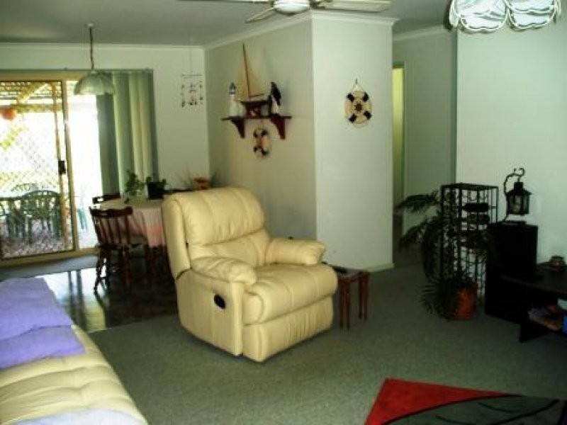 15 TRISTANIA ST, Urangan QLD 4655